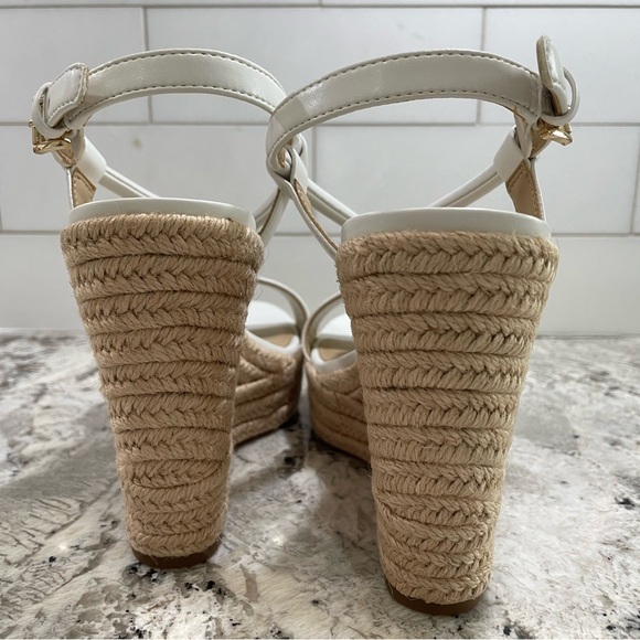 BRAND NEW-IN BOX Michael Kors Annie wedges in Optic White- size 8 - Picture 9 of 9
